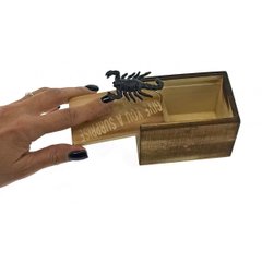Скорпион в коробке (9,5х6х6,5 см), K334197D - фото товару