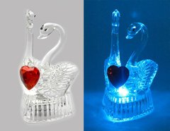Лебеди с сердечком хрустальные с подсветкой (9х5х5,5 см)(6046), K324919 - фото товара