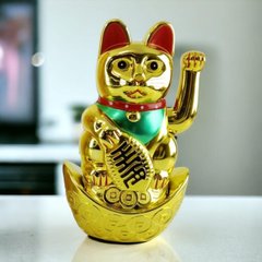 Кошка Манэки-нэко машущая лапой на чаше богатства ( 21х 12,7х 9 см), K335093 - фото товара