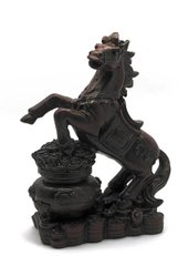 Конь на чаше богатства каменная крошка коричневый (18х13х7 см), K328107 - фото товара