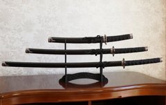 Набір з трьох самурайських мечів на підставці, K89310005O1252434646 - фото товару