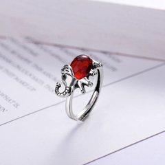 Кольцо Красный слоник белый метал безразмерное, K89081005O2178033440 - фото товара
